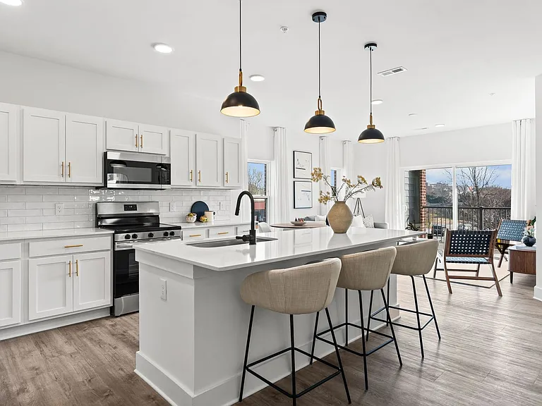 175 W Black St #201 — Photo 9