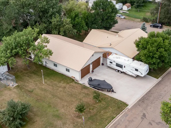 417 3rd St NW, Beulah, ND 58523