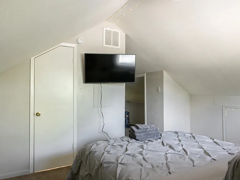 1902 Miller Ave — Photo 58