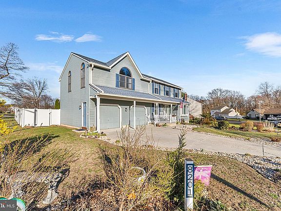 3rd image of 8201 Weymouth Dr