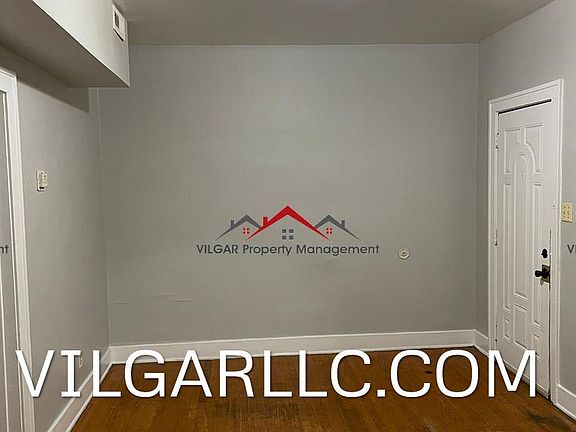 4th image of 3716 Deodar St Unit 2-R