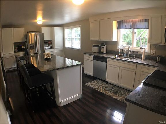 2nd image of 14 Lorraine Cres