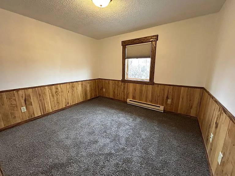 253 Main St W — Photo 5