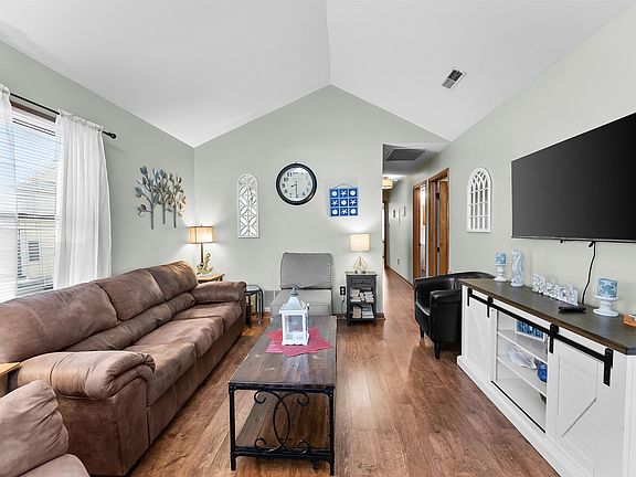 5th image of 111 E Magnolia Ave APT C