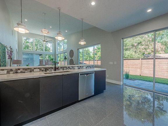 5th image of 1300 Cloverlawn Ave