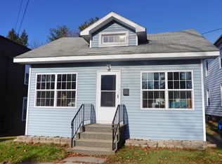 22 Woodlawn Ct, Troy, NY 12180