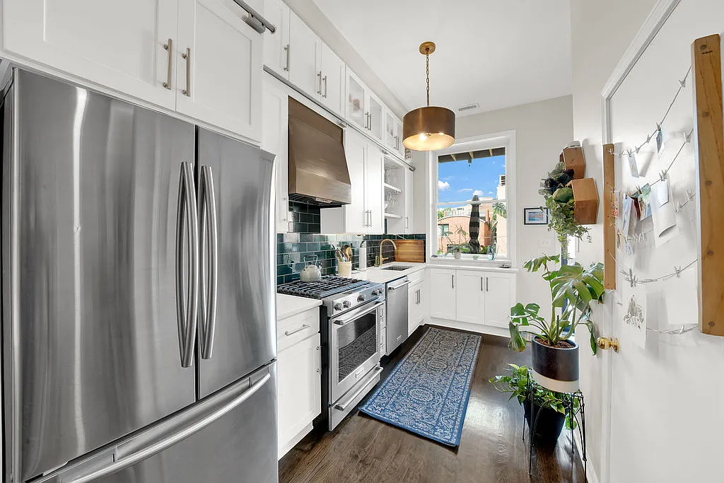 1914 N Sheffield Ave APT 2R photo 1