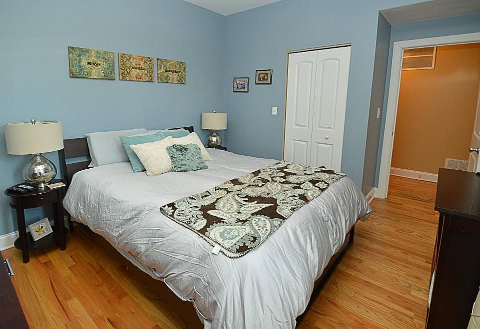 1st image of 3742 N Wilton Ave #4