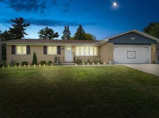 2643 Summit Ridge Dr, South Bend, IN 46628