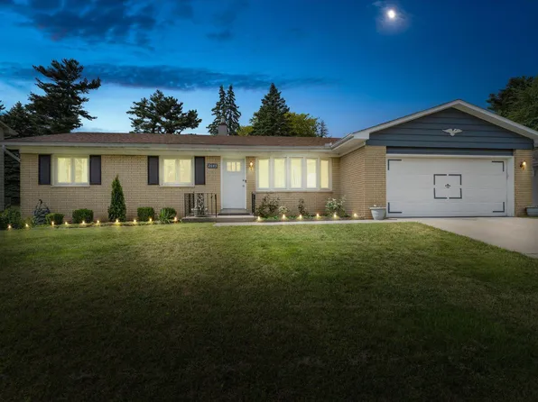 2643 Summit Ridge Dr, South Bend, IN 46628