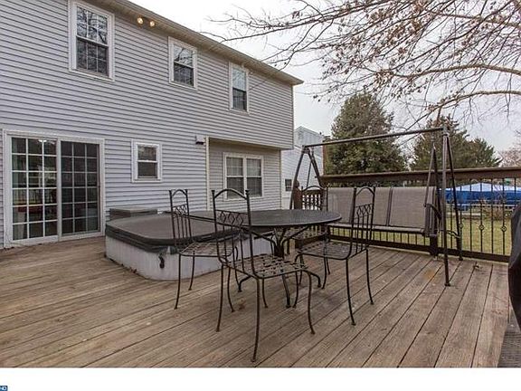 2nd image of 32 Little Mill Ln