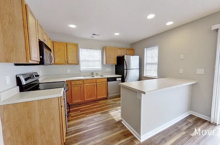 255 Luzelle Dr — Photo 2