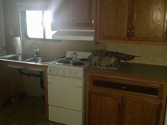 5th image of 10984 Balsam St