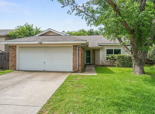1025 W Hills Ter, Saginaw, TX 76179