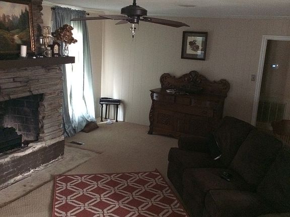 3rd image of 506 Rosewood Dr