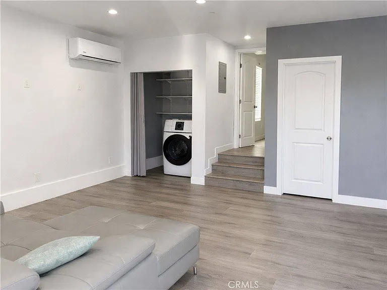 14673 Clymer St — Photo 3