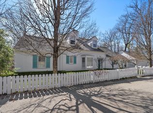 1057 Walden Rd, Lake Forest, IL 60045