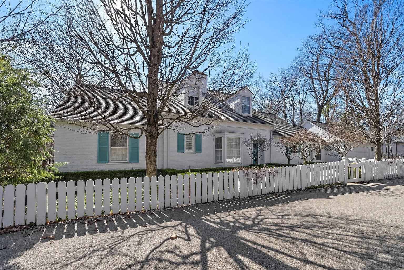 1057 Walden Rd photo 1