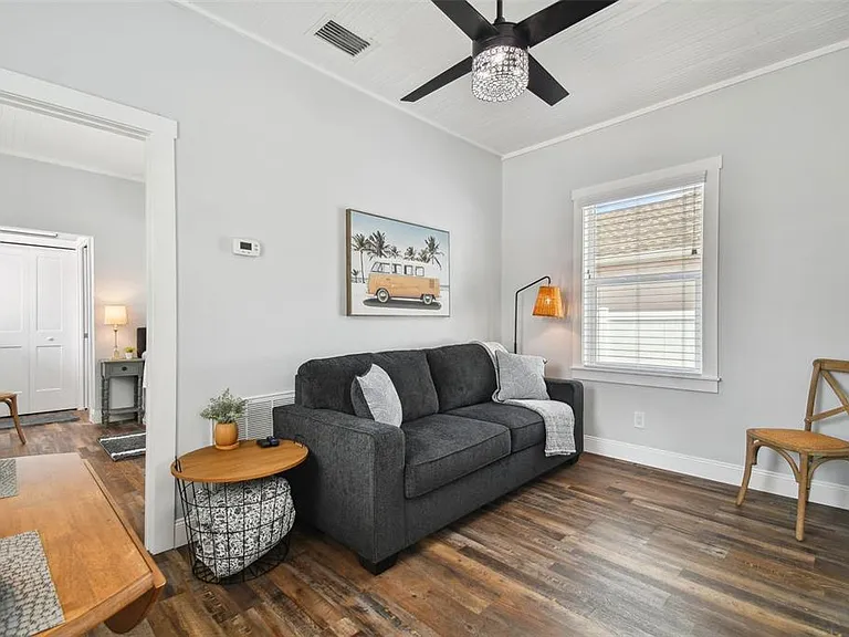 602 1/2 Skinner Blvd — Photo 11