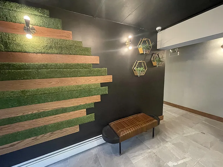 Sheridan Glen - 6040 N Sheridan Rd — Photo 15