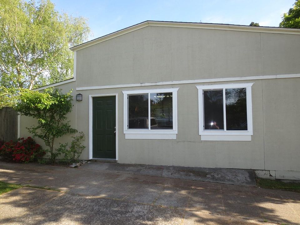 1st image of 518 NE 73rd St #4