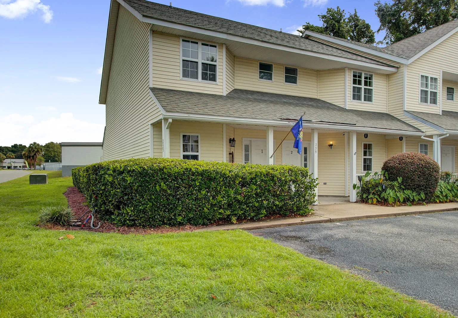 2 bed, 1.5 bath, 1020 sqft, $1,945 — Photo 1