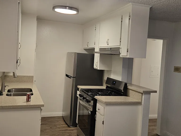2440 Corinth Ave #101 — Photo 2