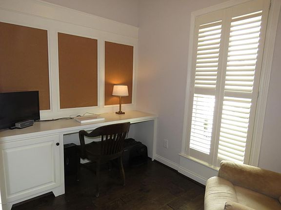 4th image of 302 Grey Ledge Cir