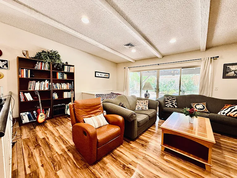 2212 Plaza Del Prado — Photo 5