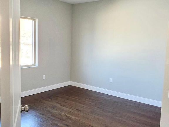 2nd image of 11 Saint Johns Ave Floor 1