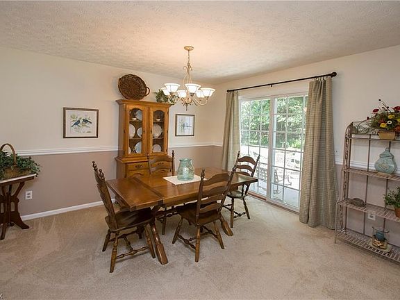 3rd image of 3934 Hilltop Dr