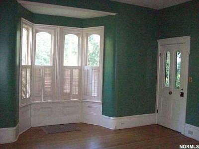 5th image of 221 Elm St