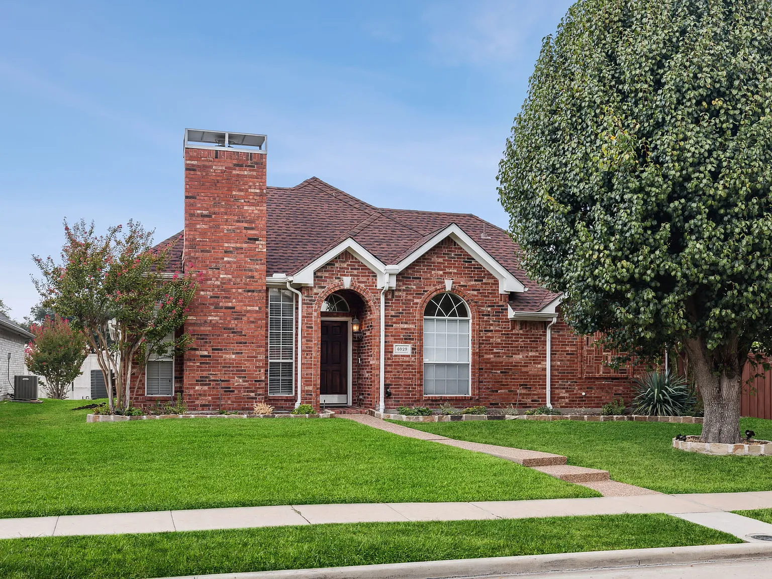 4 bed, 2095 sqft, $8,262 — Photo 4