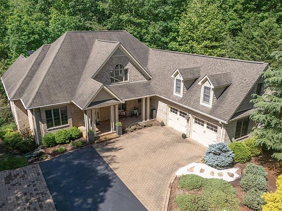 3rd image of 7395 Starlight Ln