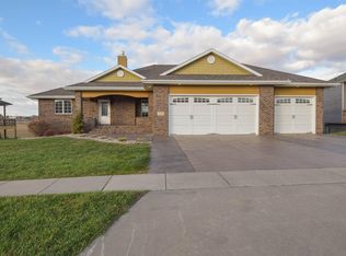 1608 E Liberty Cir, Brandon, SD 57005