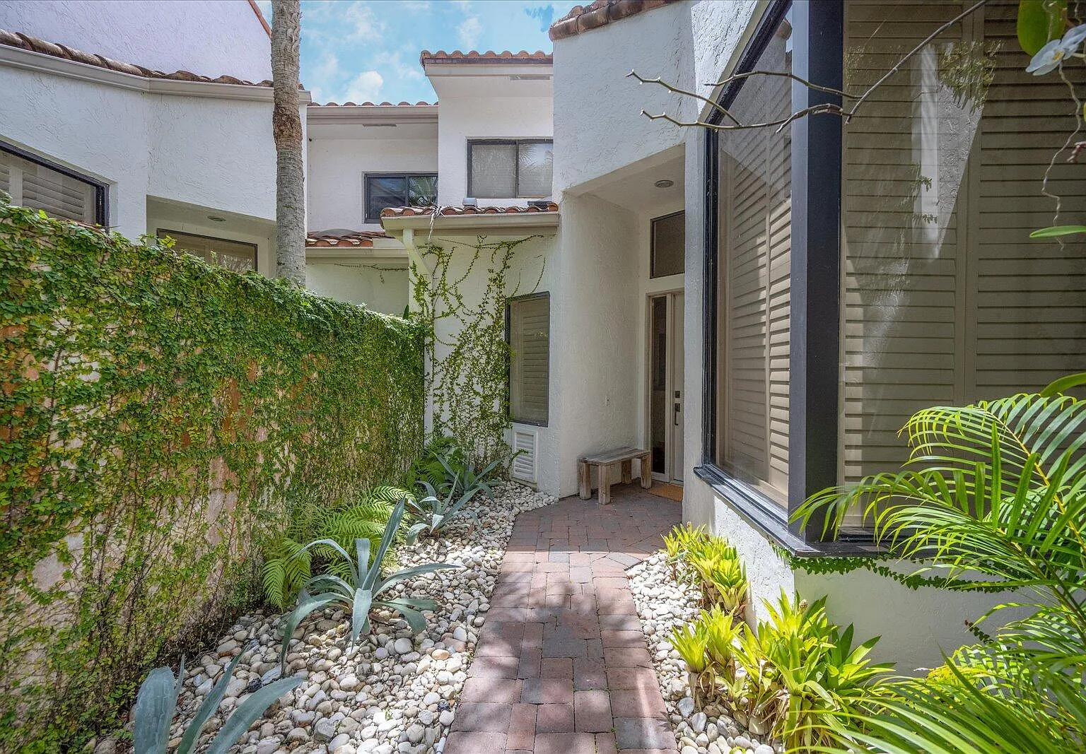 4 bed, 5.5 bath, 3163 sqft, $9,000 — Photo 3