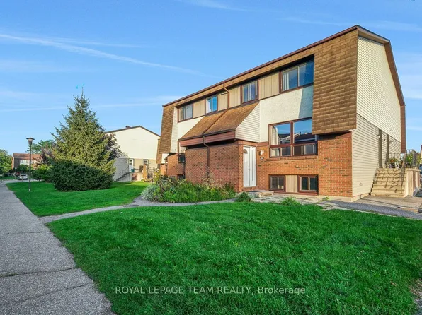 13 Woodvale Grn #100, Ottawa, ON K2G 4H1