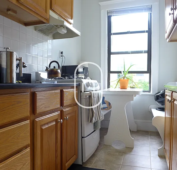 141 Sutherland Rd #1 — Photo 6