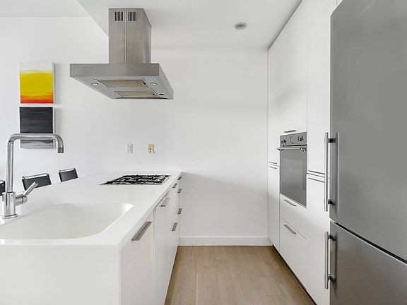 2nd image of 5-19 Borden Ave #6E