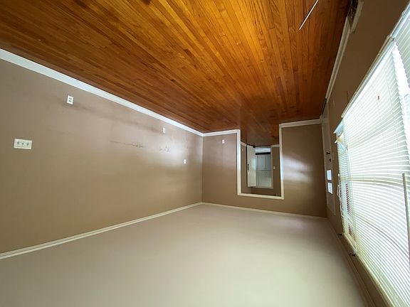 5th image of 205 Drennon Dr