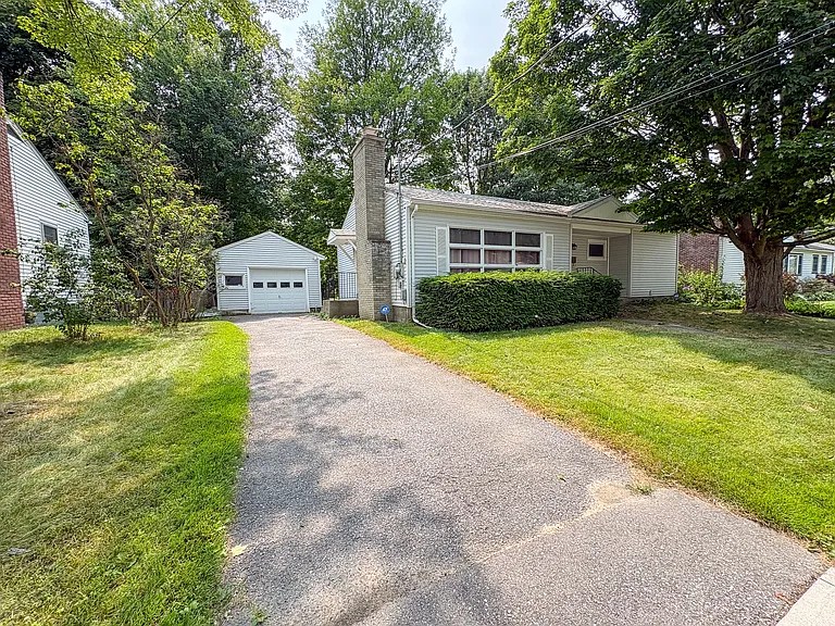 38 Marshall Dr — Photo 3