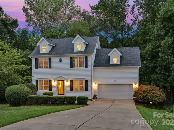 116 Mark Twain Ct, Mount Holly, NC 28120