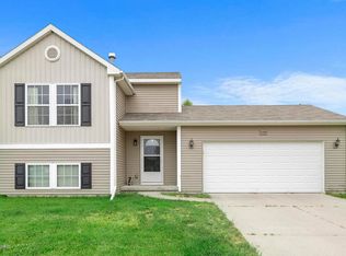 1608 Crescent Pointe Dr SE, Caledonia, MI 49316
