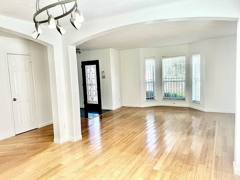 7110 Favian Ct — Photo 5