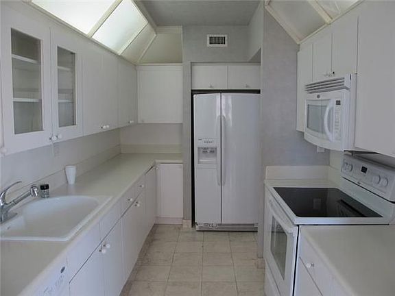 3rd image of 161 Crandon Blvd APT 423