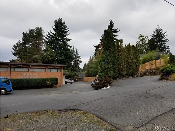 4th image of 10015 Ashworth Ave N