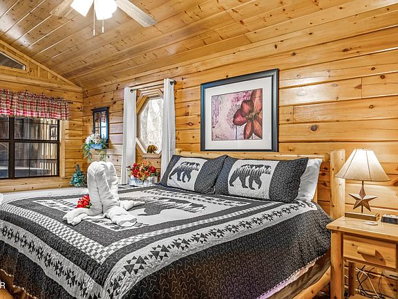 5th image of 1523 Bears Den Way