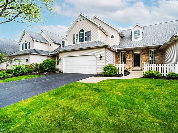 2nd image of 22 Fieldstone