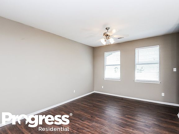 4th image of 10009 Lexington Dr