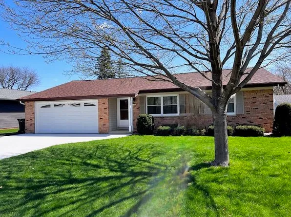 1107 Gomer Dr, Beaver Dam, WI 53916